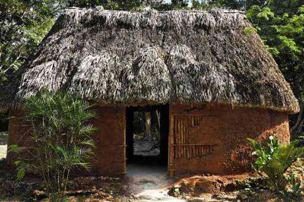 Casas de huano, la vivienda tradicional maya.